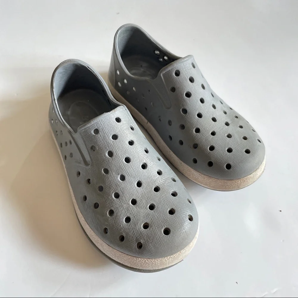 Cat & Jack gray perforated